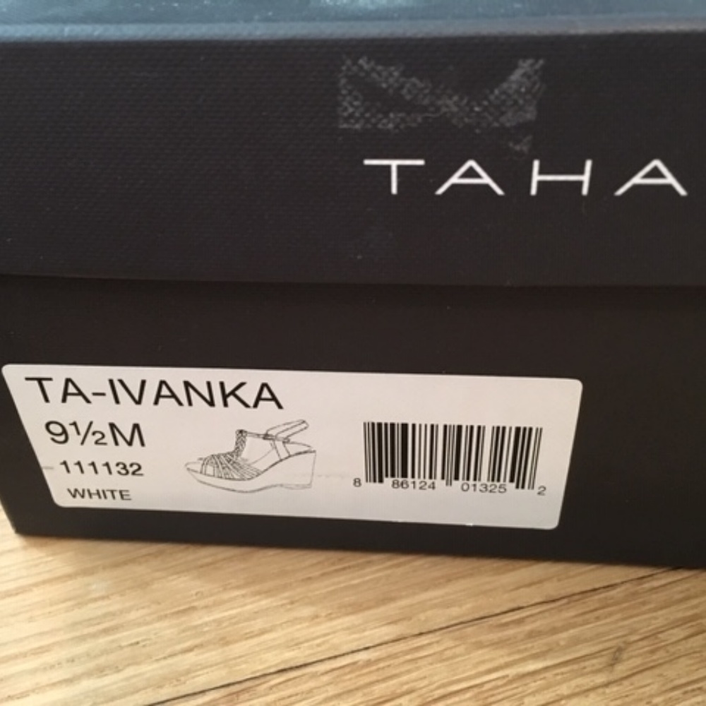 Tahari Wedge/Strappy Sandals - Sz 9.5 - Picture 5 of 8